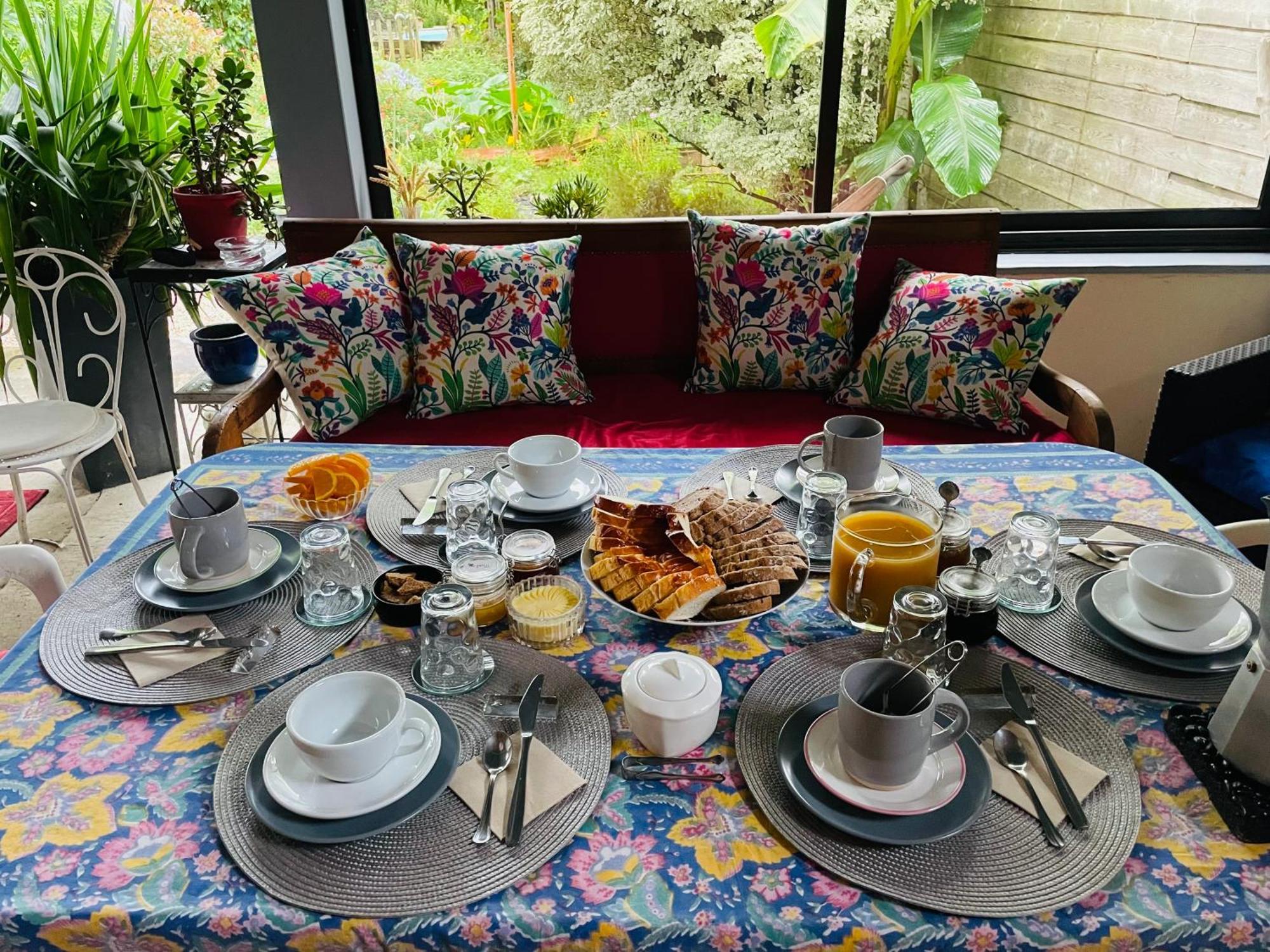 La Poterie Bed & Breakfast Carresse Exterior photo